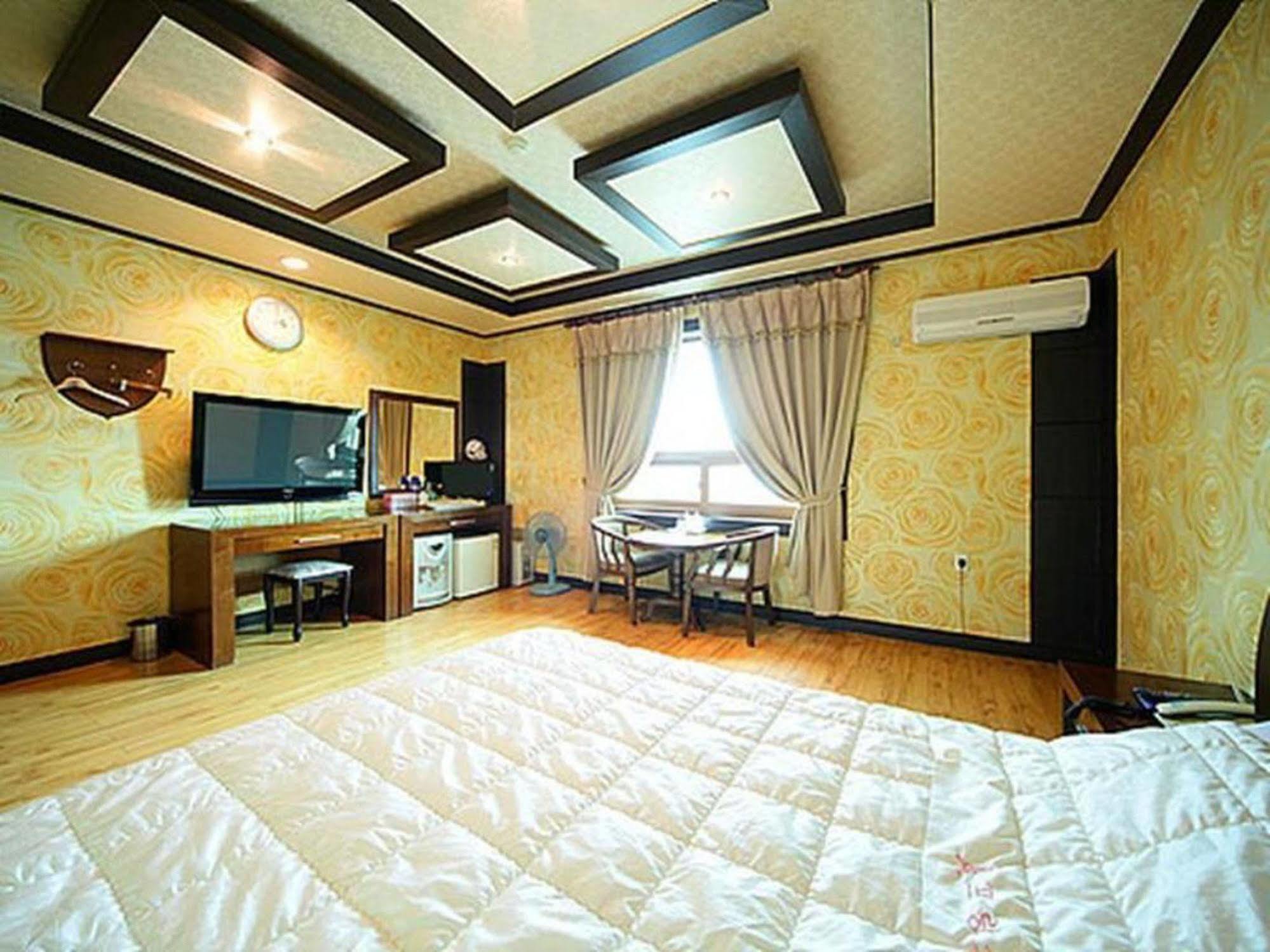 Am Ort Hotel Yeosu Eksteriør bilde
