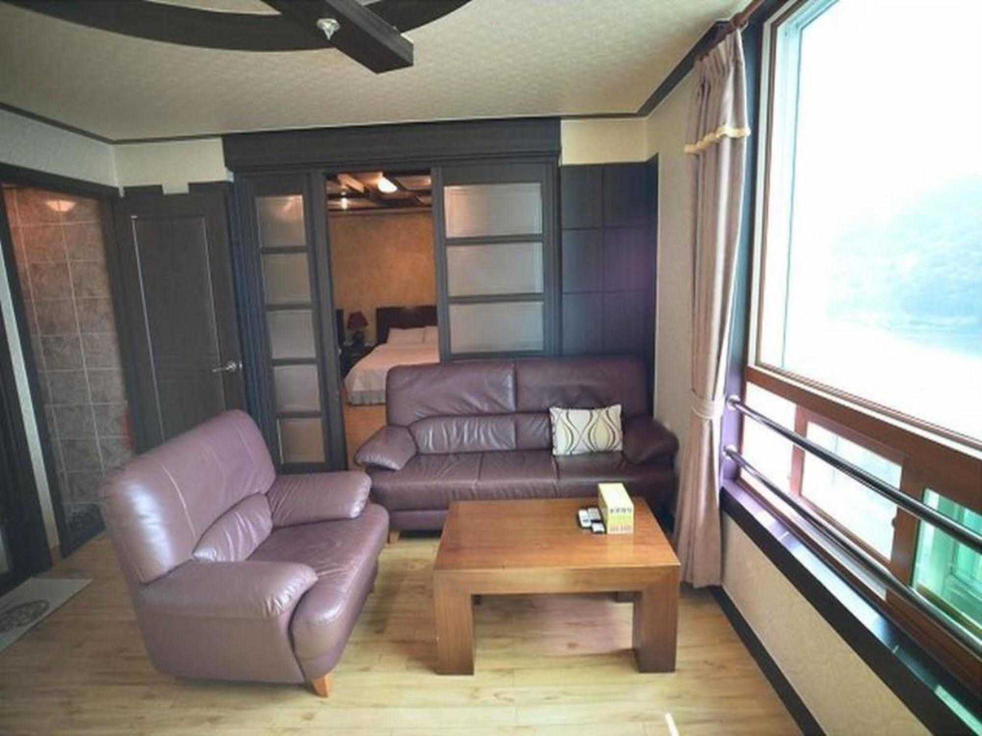 Am Ort Hotel Yeosu Eksteriør bilde