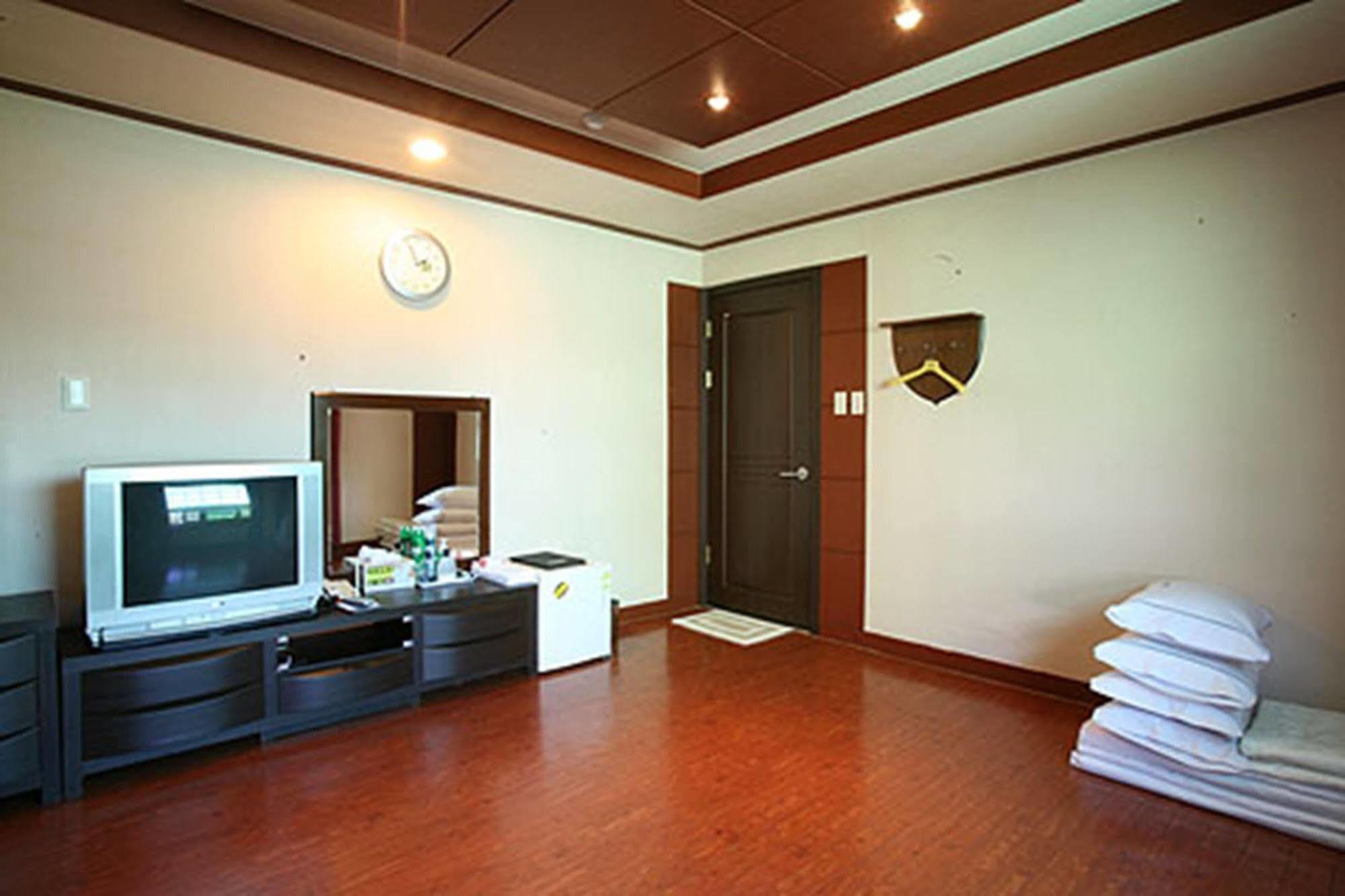 Am Ort Hotel Yeosu Eksteriør bilde