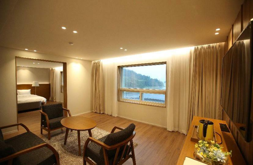Am Ort Hotel Yeosu Eksteriør bilde